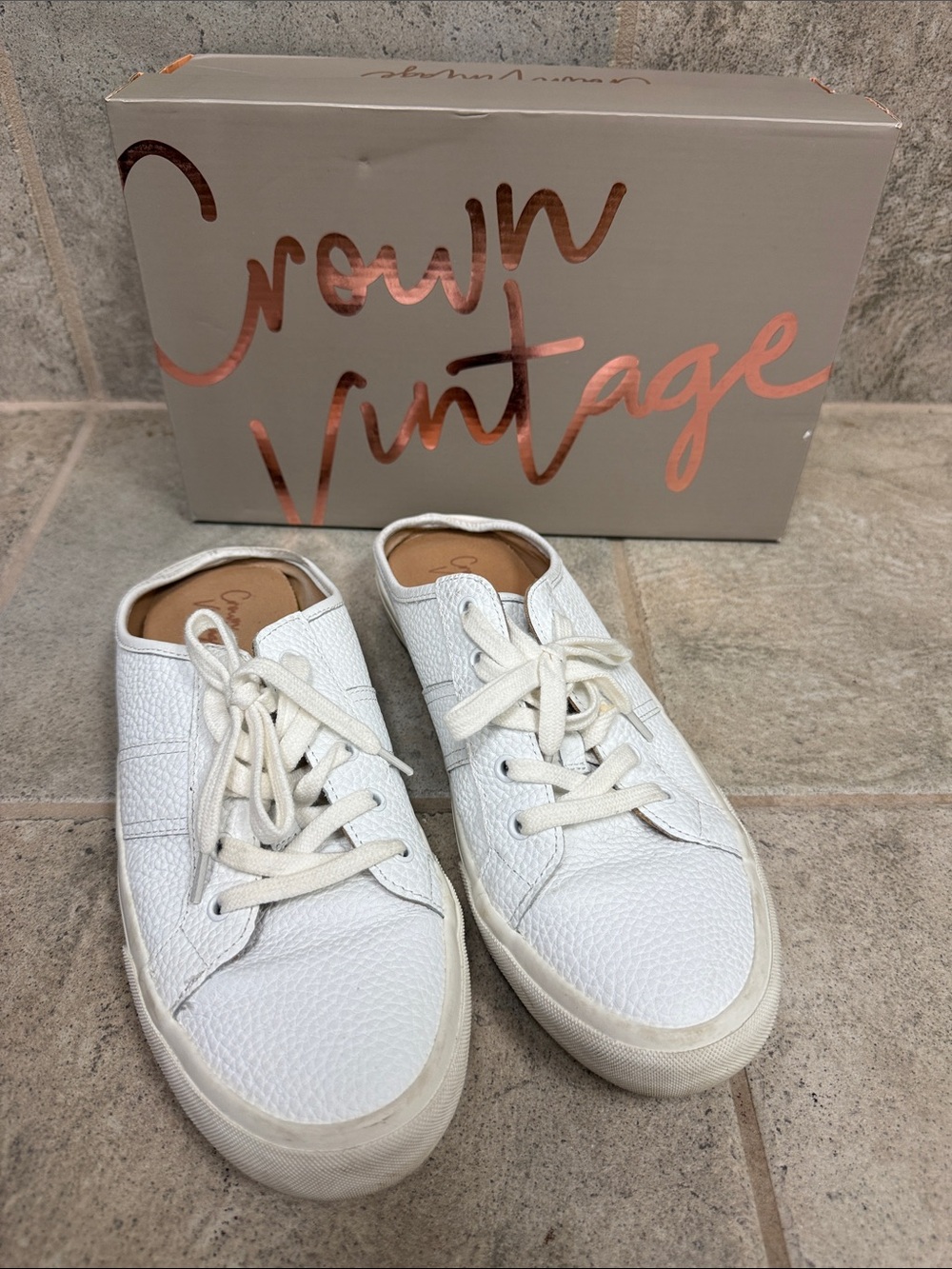 Crown Vintage Floraine Women's White Textured Leather Low-Top Sneakers